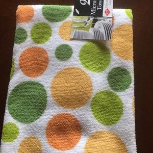 NWT 2pc Polka Dot Microfiber Towels